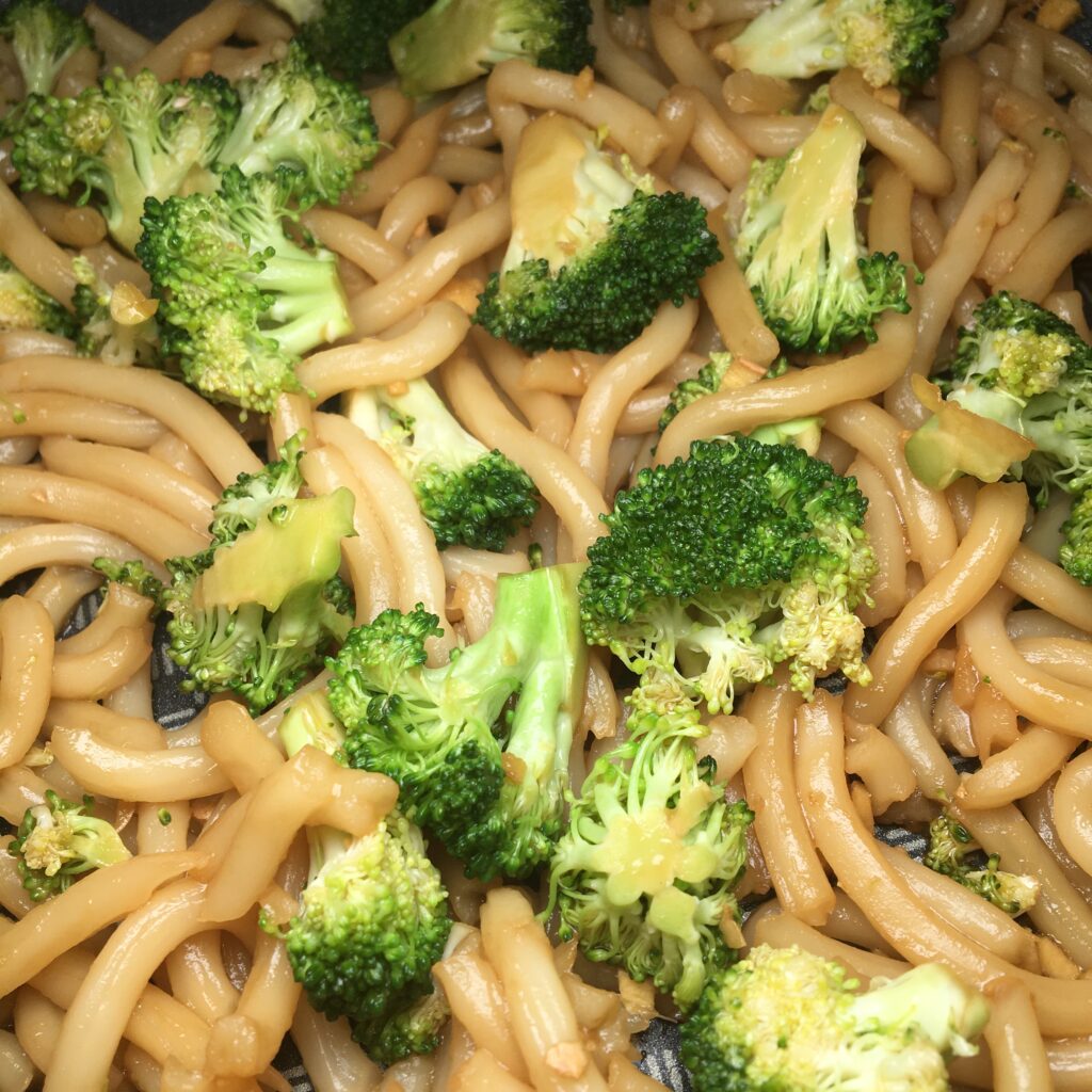 Udon noodles with broccoli